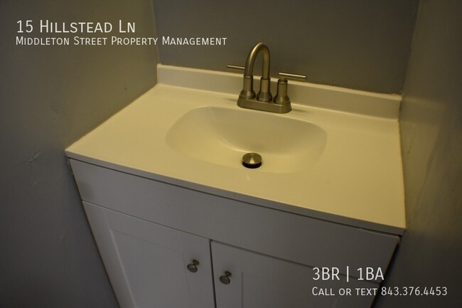 Building Photo - 15 Hillstead Ln