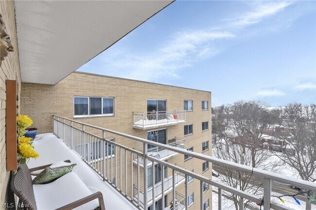 Building Photo - 10301 Lake Ave