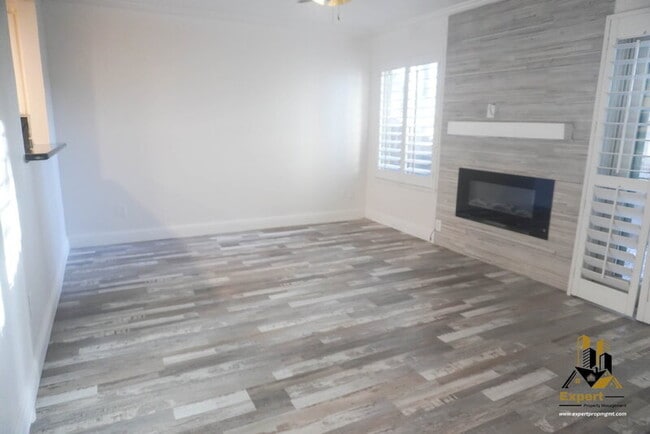 Building Photo - 3605 Larchmont Square Ln