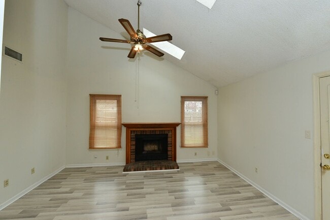 Building Photo - Gourmet Kitchen!