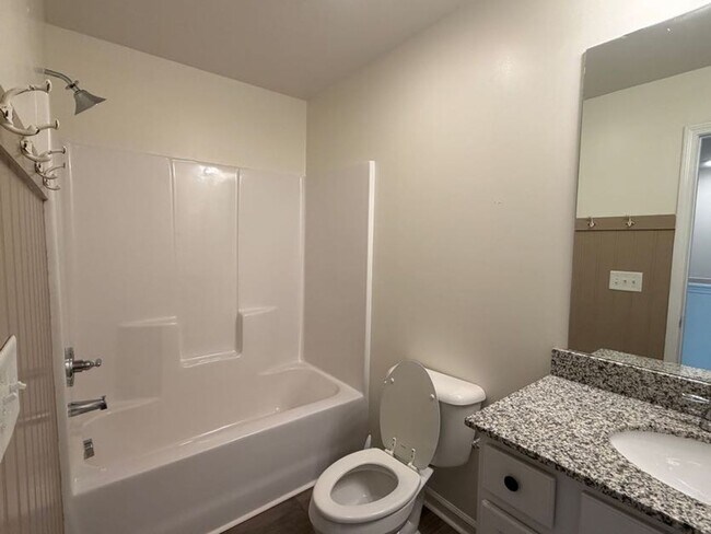 Building Photo - 1097 Sapphire Dr