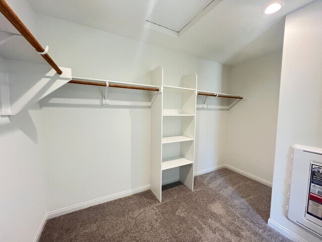 Building Photo - 21469 Thomas Ct