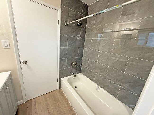 Building Photo - 1024 Luther Ave