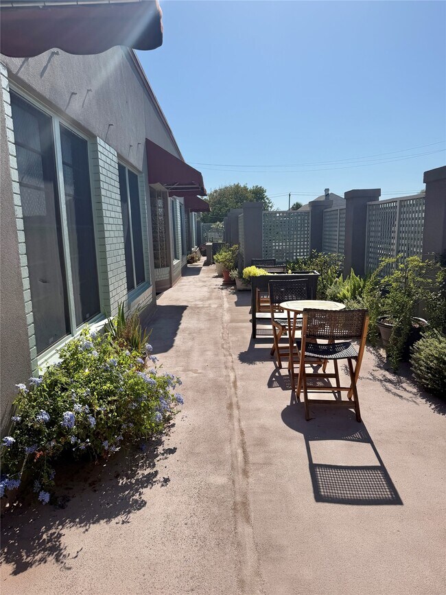 Building Photo - 1417 23rd Street Rear