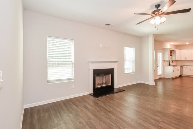 Building Photo - 203 Ajo Way