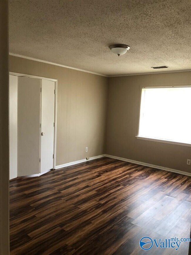 Building Photo - 8204 Willowbrook Cir SE