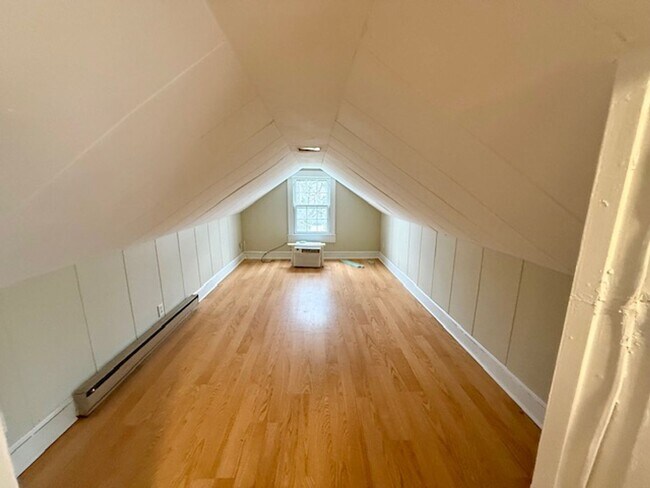 Building Photo - Three bedroom, 1 bath house with studio apartment in Burlington