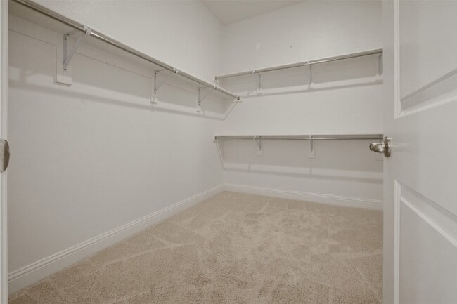 Building Photo - 208 Sequoia Dr