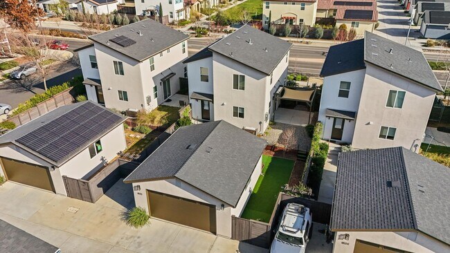 Building Photo - Charming Meriam Park Home with Backyard & Garage