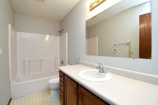 Building Photo - 705 N Montgomery Ct