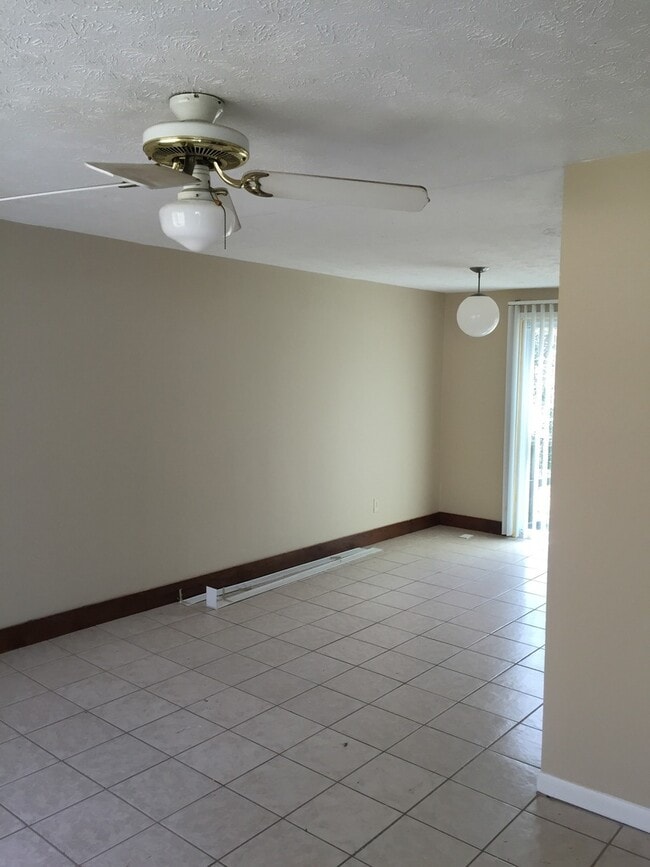 Building Photo - Charming 4 bedroom / 2 bath home waiting f...