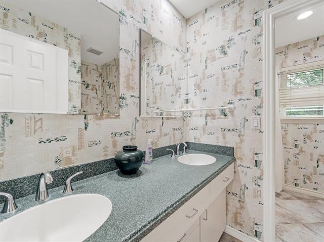 Building Photo - 7315 Debbe Dr