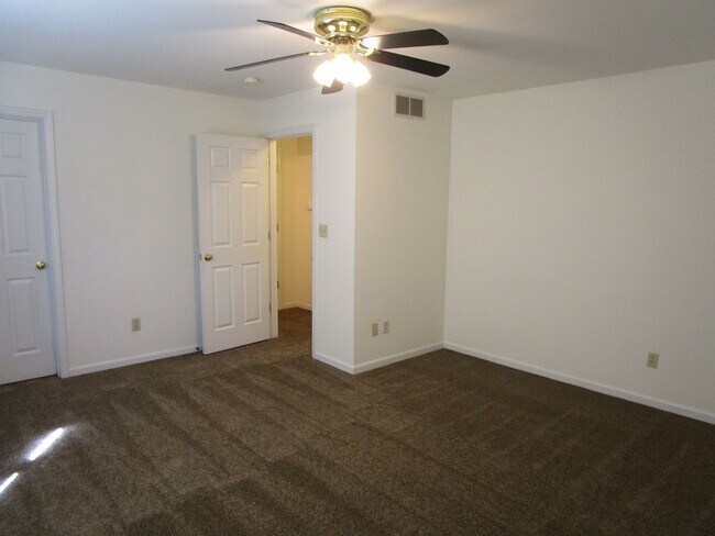 Building Photo - 3519-3521-3521 Prescott Dr