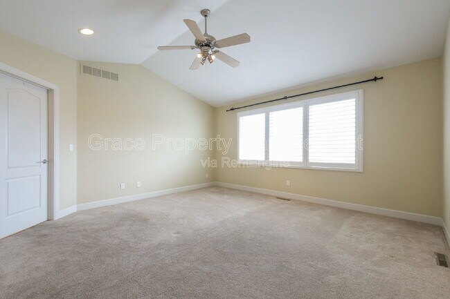 Building Photo - 566 Josephine St