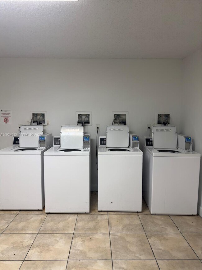 Building Photo - 6930 Miami Gardens Dr