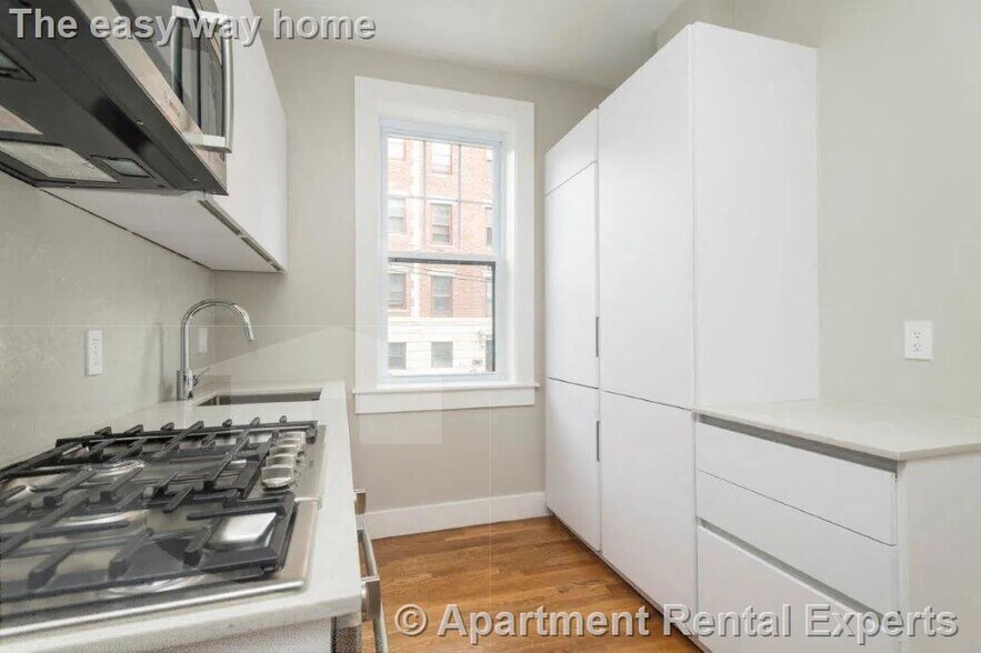 Building Photo - 16 Forest St