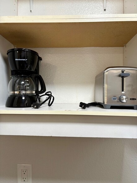 Building Photo - 28409 Victoria Rd