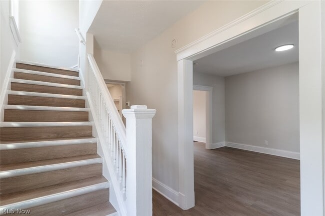 Building Photo - 1464 E 123rd St