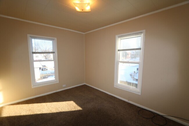 Building Photo - 104 S Garfield Ave