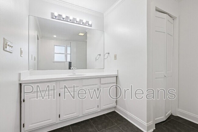Building Photo - 12 Oaklawn Dr
