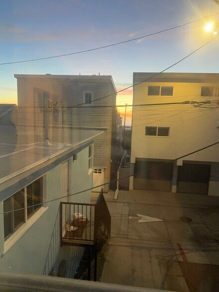 Building Photo - 127 31st St