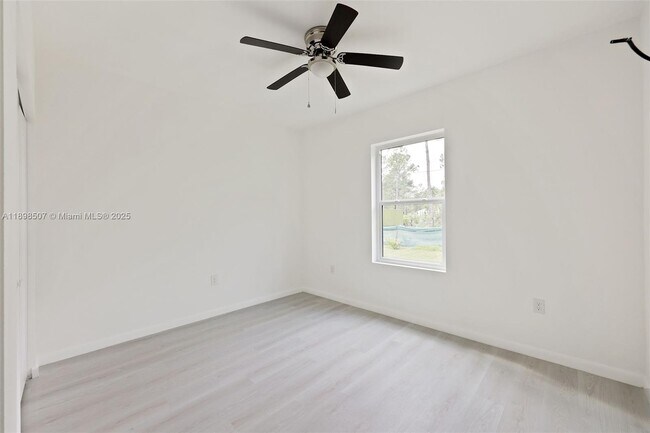 Building Photo - 746 Harriet Ave SW