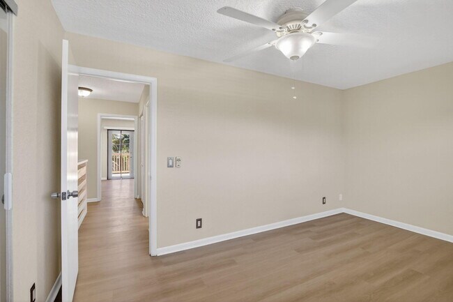 Building Photo - 2520 Van Buren St