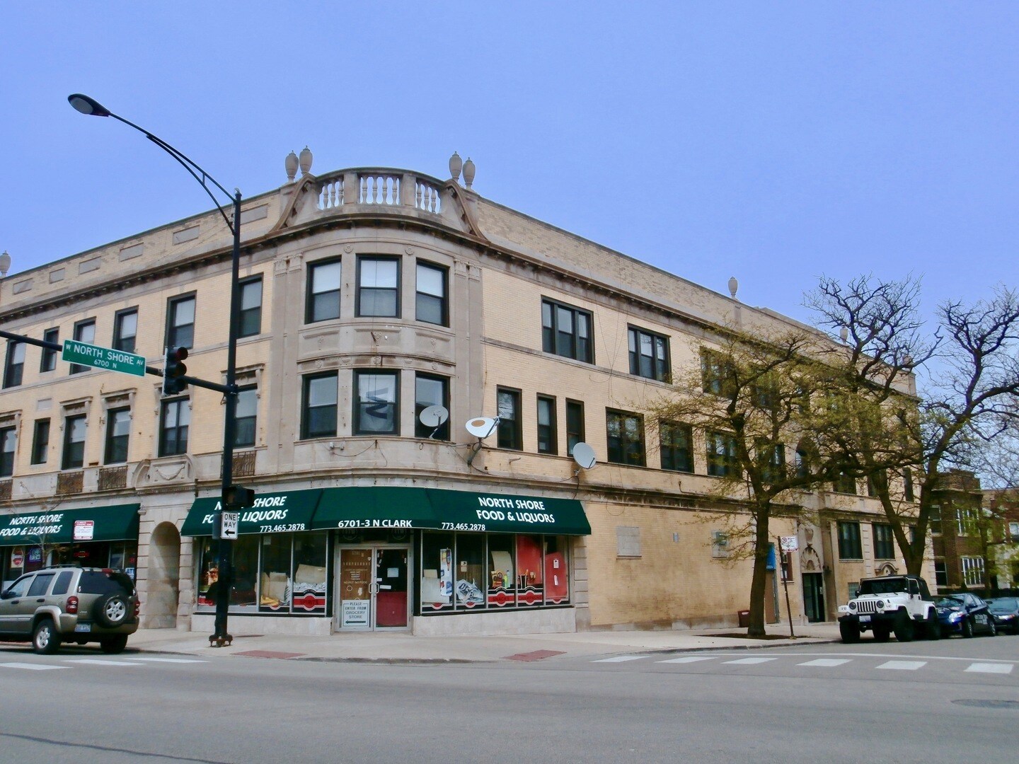 Building Photo - 1638 W North Shore Ave