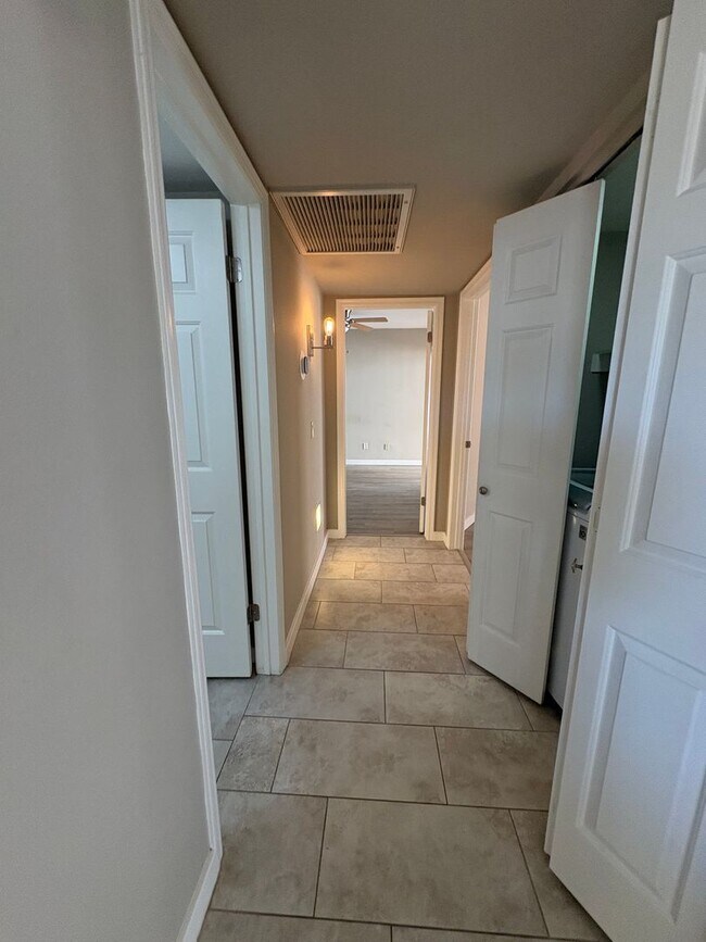 Building Photo - 2Bed/2Bath Townhouse in North Scottsdale! Ready for Immediate Move-In! -- 2 CAR GARAGE!