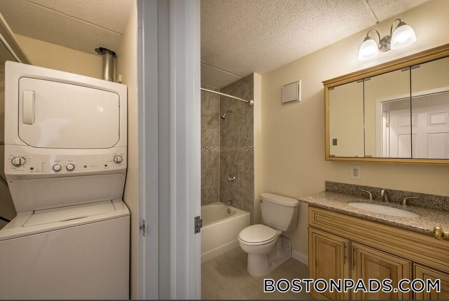 Building Photo - 757 Highland Ave