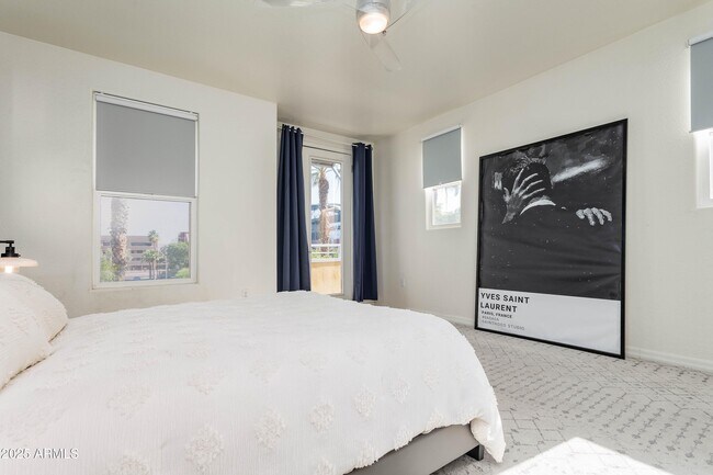 Building Photo - 706 E Washington St