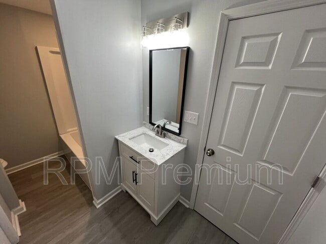 Building Photo - 8803 Orleans Dr