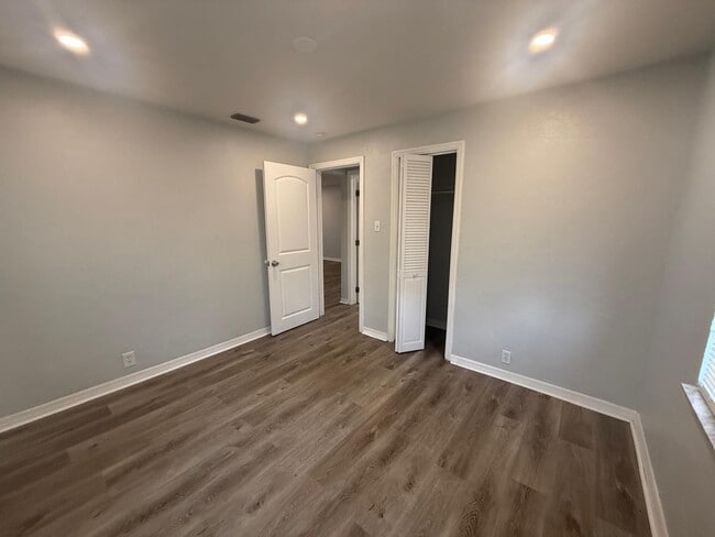 Building Photo - 911 NW 62 Ave