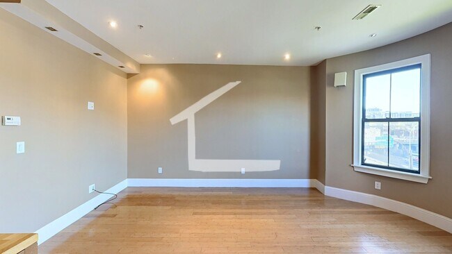 Building Photo - Private Roof Deck, Central Heat/AC, In-Unit Washer and Dryer, Pets Friendly Unit, Luxury Finishes