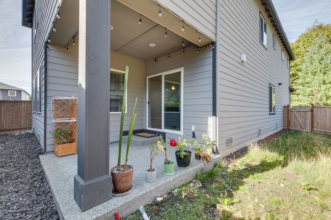 Building Photo - Seattle Hill Road Area Beautiful 5 Bedroom...