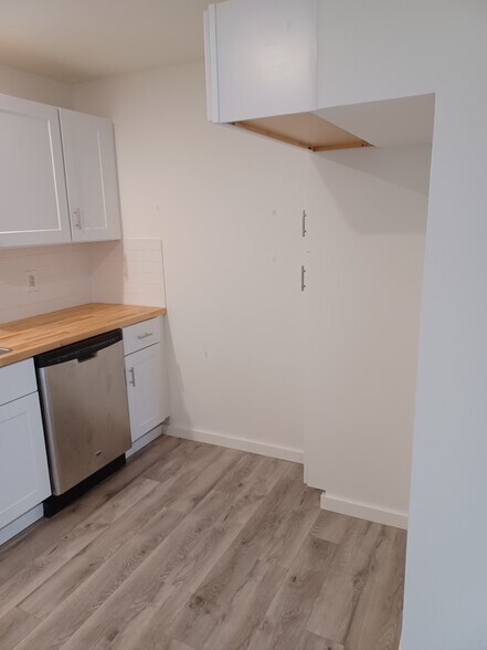 kit dishwasher - 21 2nd Ave