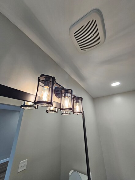 Building Photo - 4904 Sherman Oaks Dr