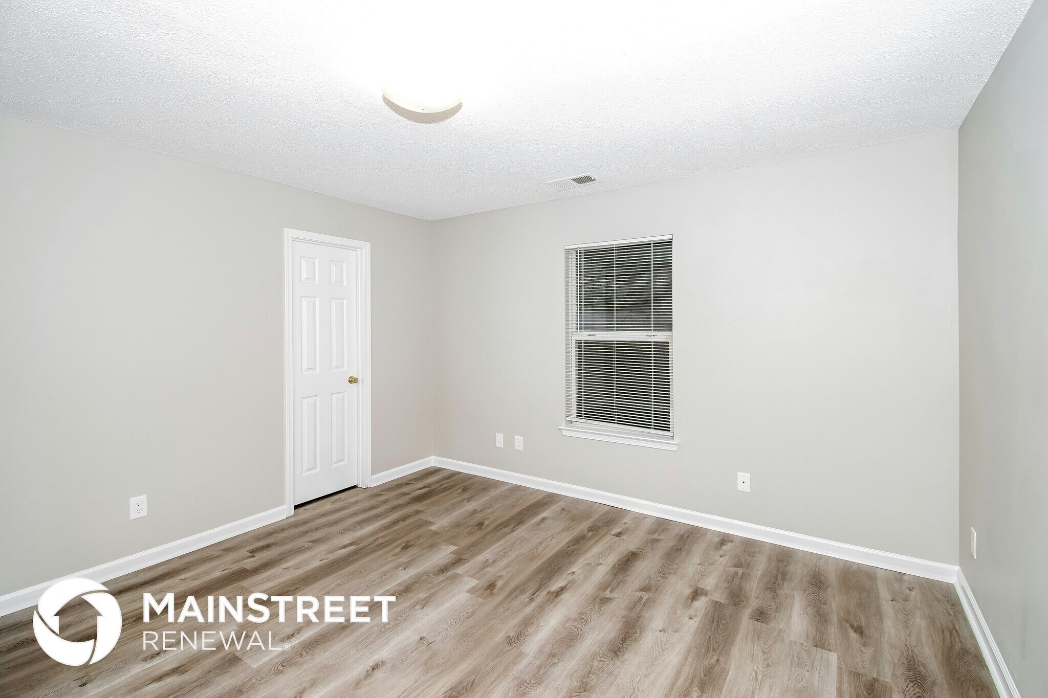 Building Photo - 400 Pinevale Ct