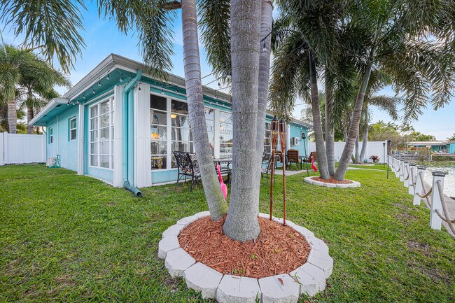 Huge Waterfront Yard - 1741 NW 39th St