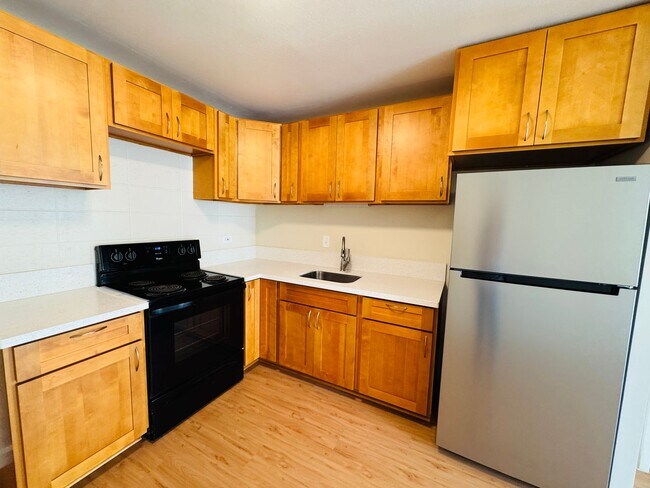 Building Photo - 1-Bedroom Condo in the Heart of Honolulu – Newly Renovated - with parking!