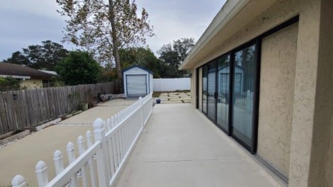 Building Photo - 399 Barberry Ln