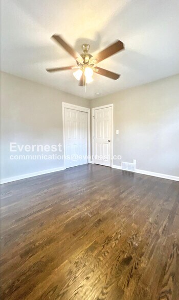 Building Photo - 9611 E 33rd St S