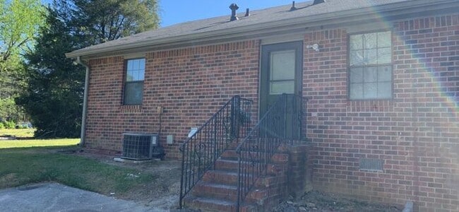 Building Photo - NOW READY!!! 2 bedroom 1 bath in SNELLVILLE!