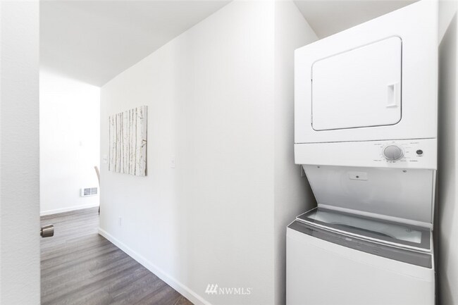 Building Photo - 1744 N Rainier Ave