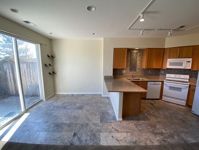 Building Photo - North Valley - 3 Bed 2 Bath - Near Water P...