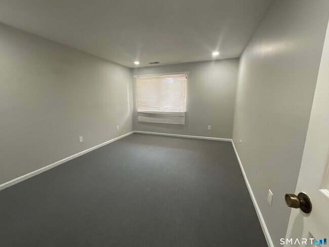 Building Photo - 471 Whalley Ave