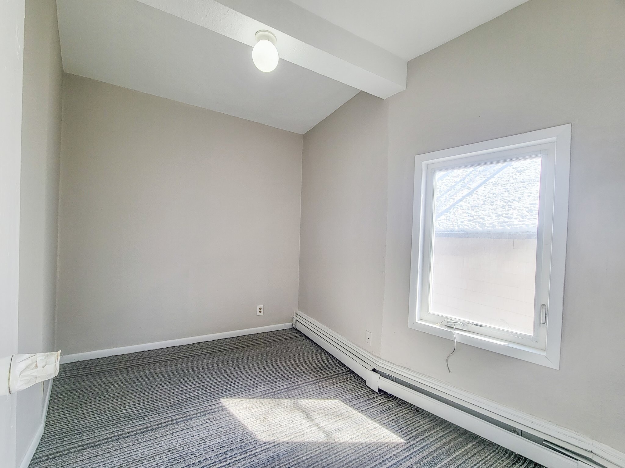 Building Photo - 644 Van Buren St NE