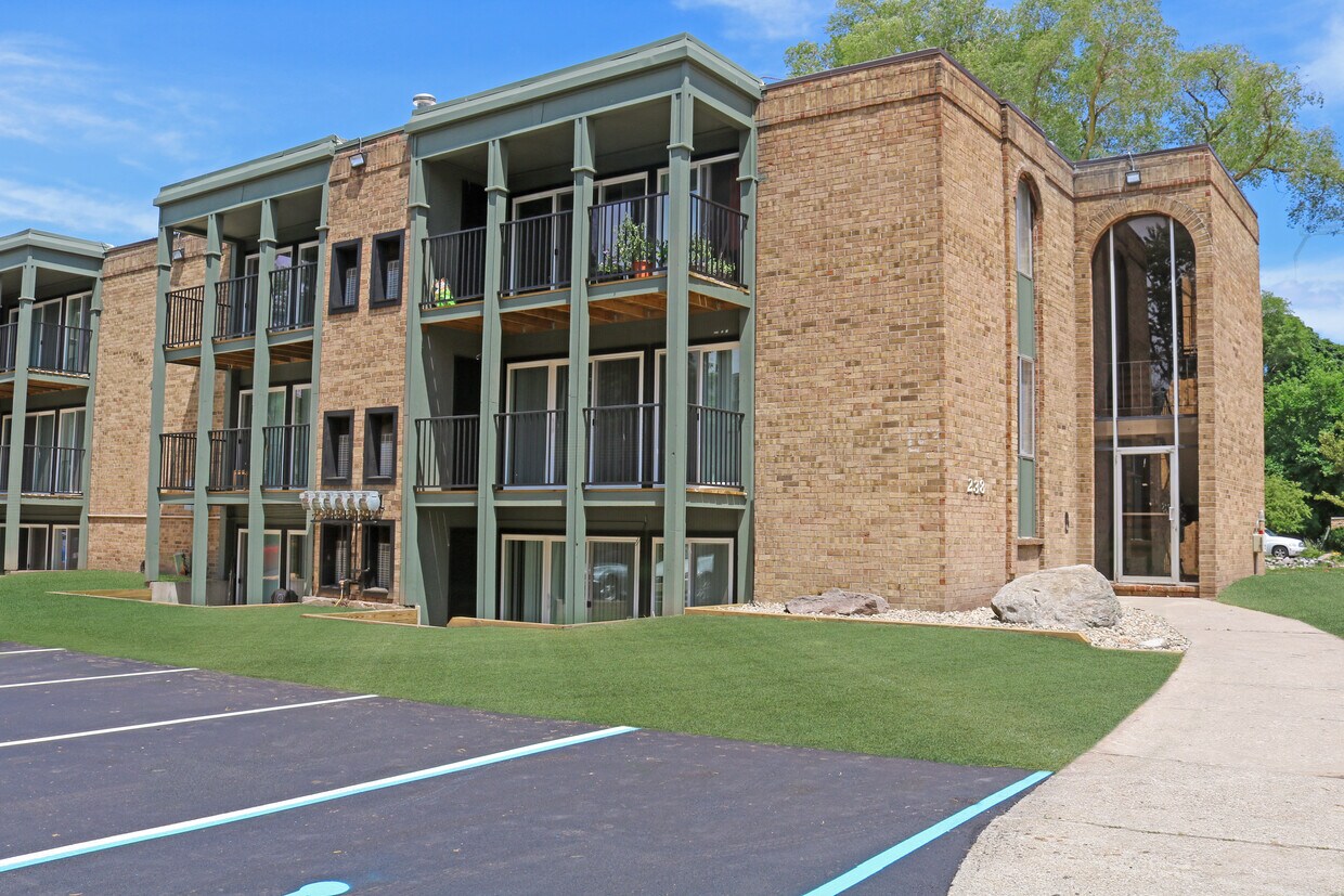 The Uptowne Apartments East Lansing Mi Apartment Finder