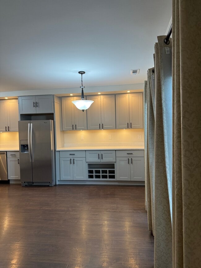 Building Photo - 1002 N Glen Dr