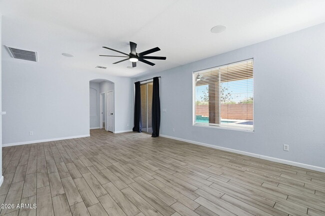 Building Photo - 11402 W Alvarado Rd